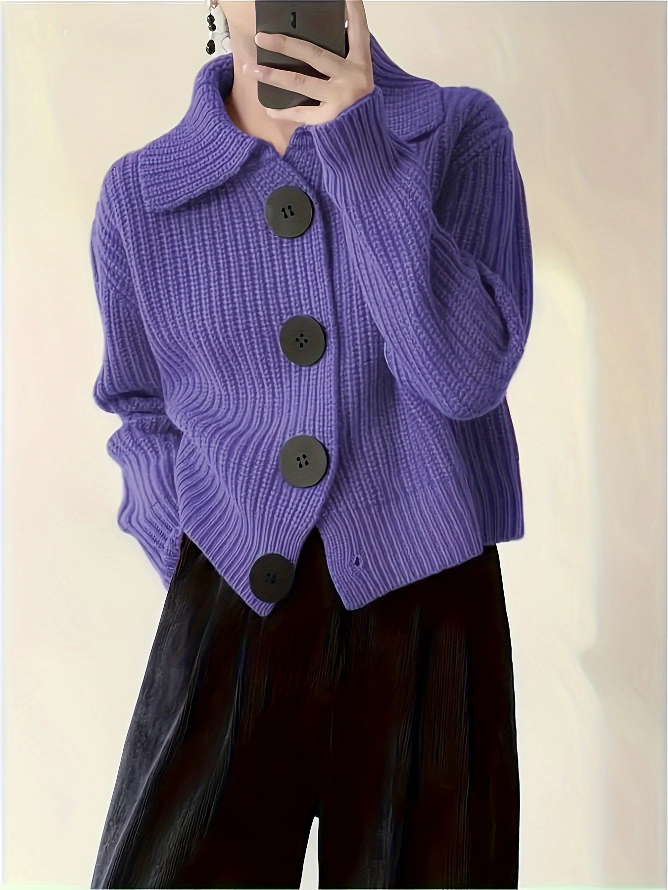 Targeted Development of a Casual Sweater Jacket, Featuring a Loose Lapel Knit Design And Large Button Details