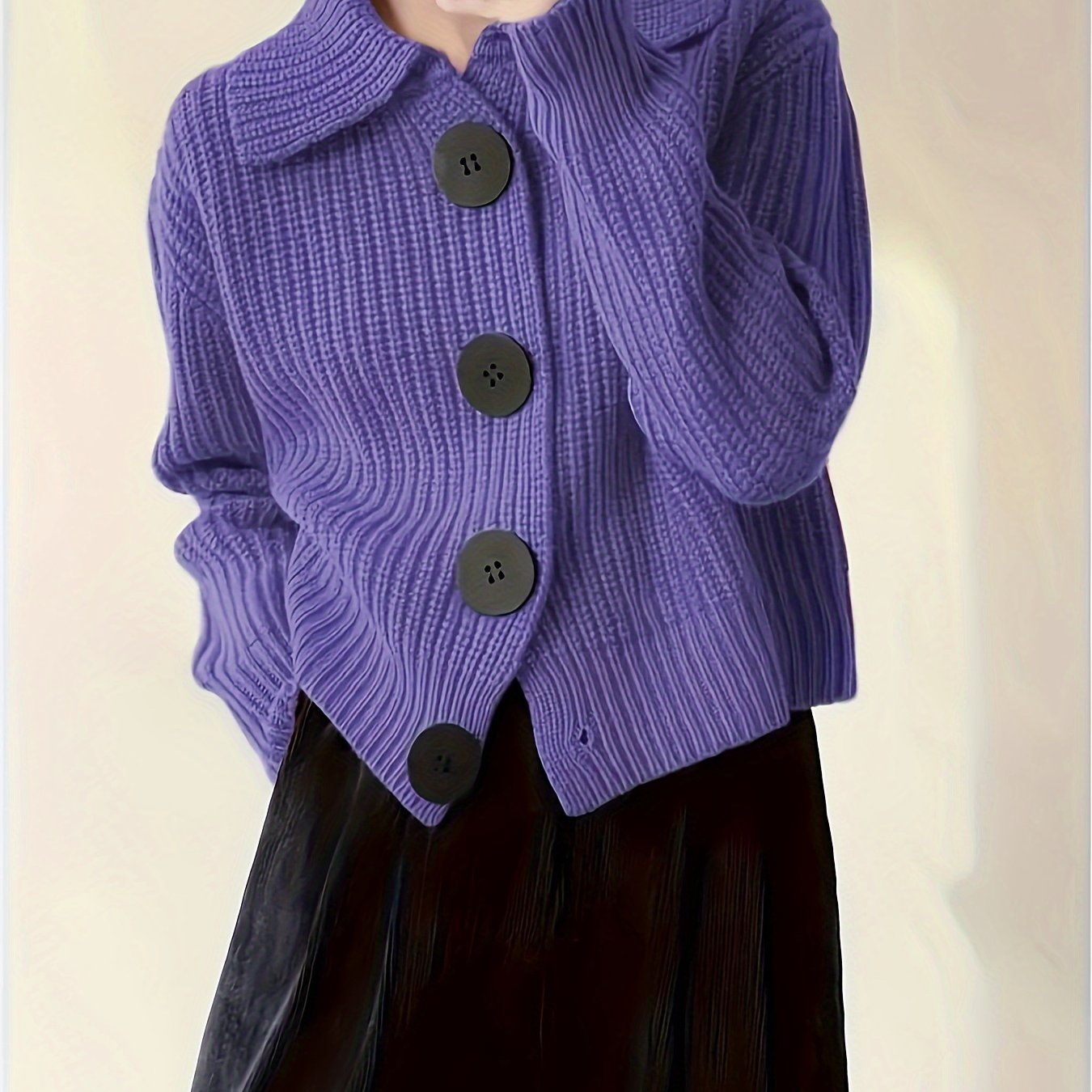 Targeted Development of a Casual Sweater Jacket, Featuring a Loose Lapel Knit Design And Large Button Details