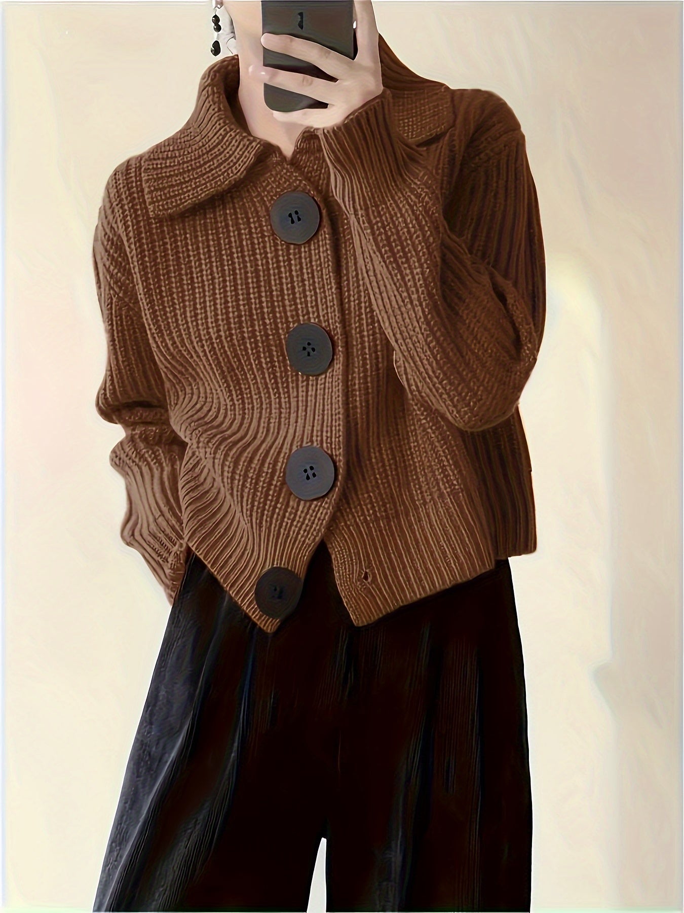 Targeted Development of a Casual Sweater Jacket, Featuring a Loose Lapel Knit Design And Large Button Details