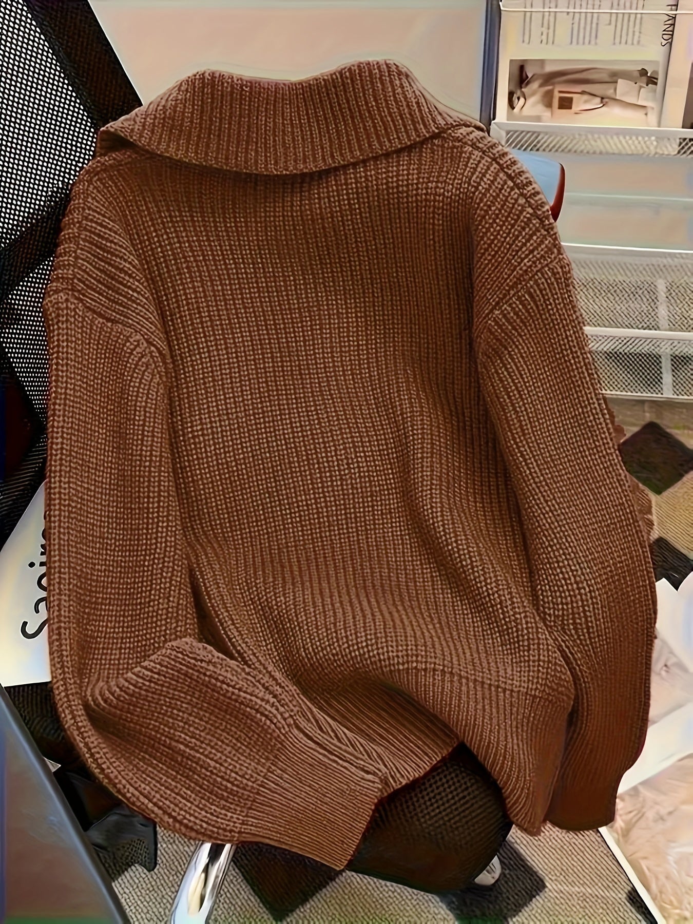 Targeted Development of a Casual Sweater Jacket, Featuring a Loose Lapel Knit Design And Large Button Details
