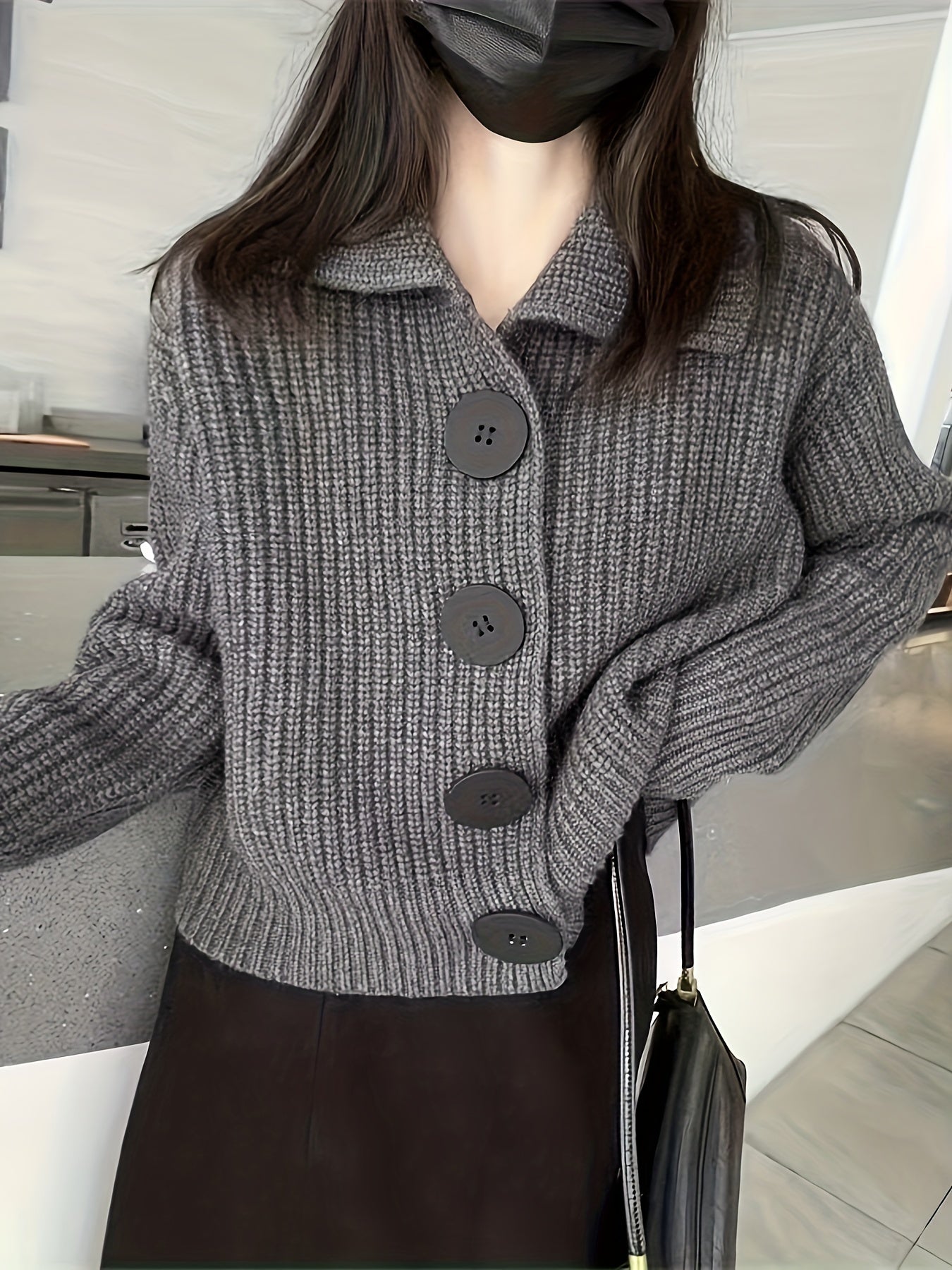 Targeted Development of a Casual Sweater Jacket, Featuring a Loose Lapel Knit Design And Large Button Details