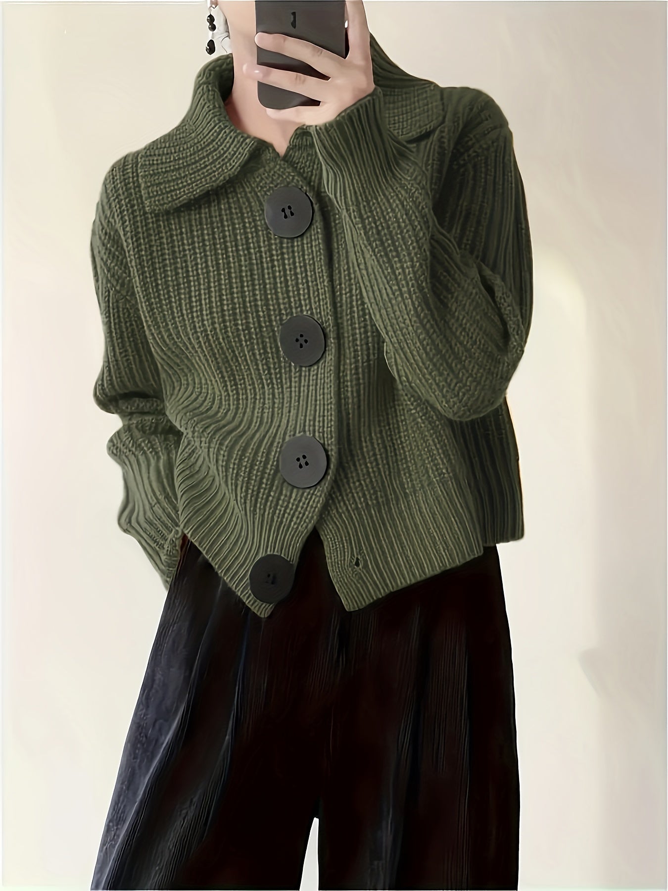 Targeted Development of a Casual Sweater Jacket, Featuring a Loose Lapel Knit Design And Large Button Details